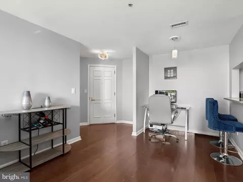 Entry Way - 100 Harborview Dr #1008, Baltimore, MD 21230 photo 3 of 5