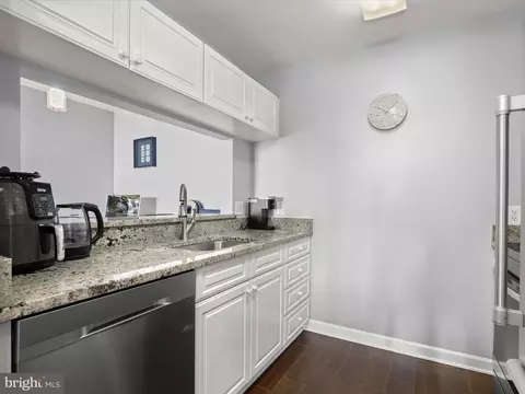 Kitchen - 100 Harborview Dr #1008, Baltimore, MD 21230 photo 1 of 5