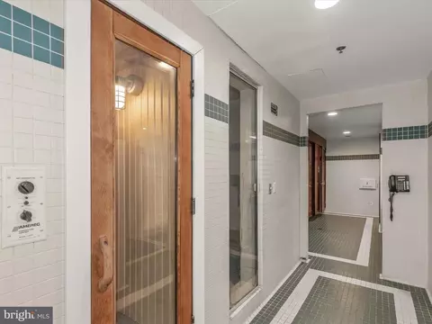 Entry Way - 100 Harborview Dr #1008, Baltimore, MD 21230 photo 4 of 5