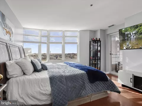 Bedroom - 100 Harborview Dr #1008, Baltimore, MD 21230 photo 3 of 4
