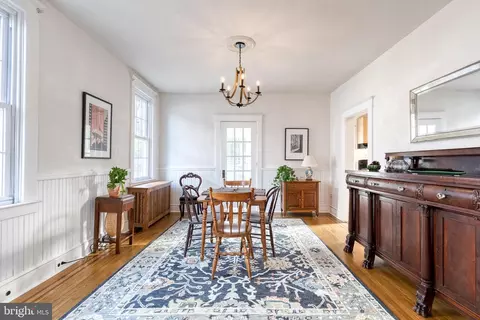 Dining - 431 Westgate Rd, Baltimore, MD 21229 photo 1 of 3