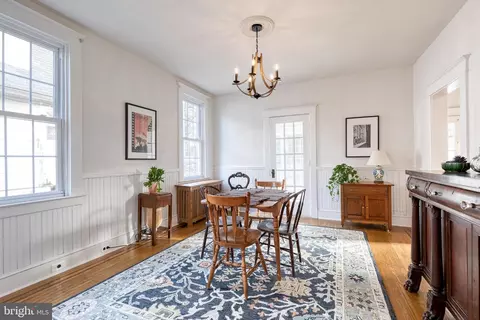 Dining - 431 Westgate Rd, Baltimore, MD 21229 photo 2 of 3