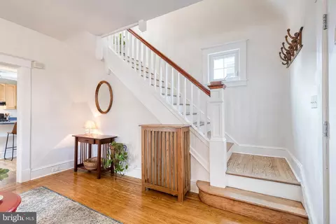 Entry Way - 431 Westgate Rd, Baltimore, MD 21229 photo 2 of 2