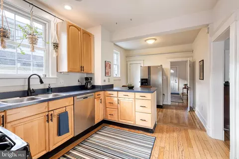 Kitchen - 431 Westgate Rd, Baltimore, MD 21229 photo 4 of 5