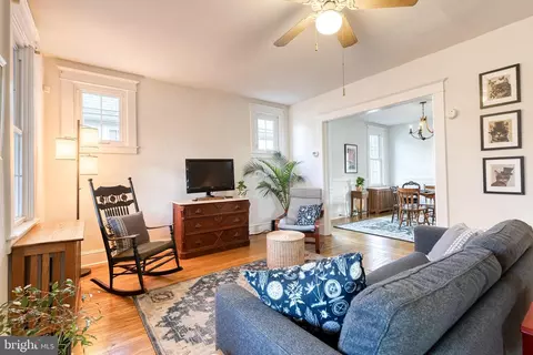 Living - 431 Westgate Rd, Baltimore, MD 21229 photo 1 of 3