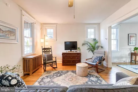 Living - 431 Westgate Rd, Baltimore, MD 21229 photo 2 of 3