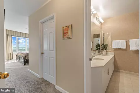 100 Harborview Dr #2004, Baltimore, MD 21230 photo 13