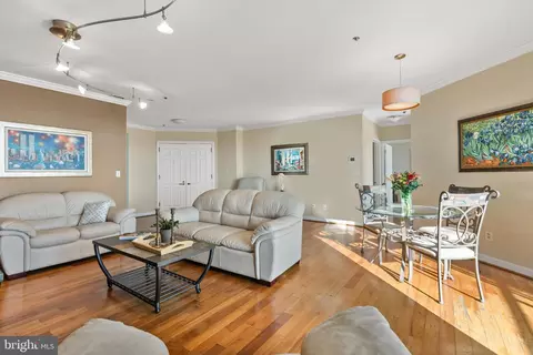100 Harborview Dr #2004, Baltimore, MD 21230 photo 2