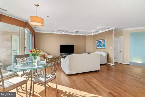 100 Harborview Dr #2004, Baltimore, MD 21230 photo 3