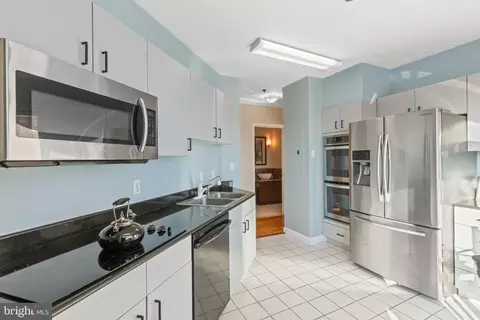 100 Harborview Dr #2004, Baltimore, MD 21230 photo 8
