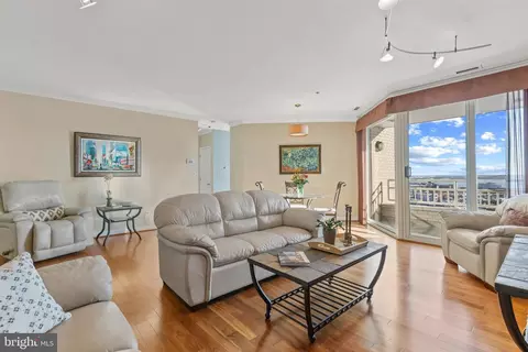 100 Harborview Dr #2004, Baltimore, MD 21230