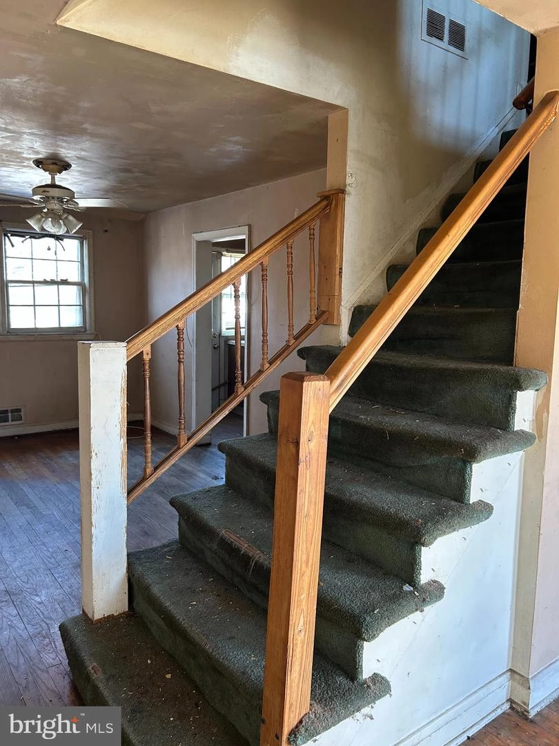 Entry Way - 4808 Aberdeen Ave, Baltimore, MD 21206 photo 1 of 4