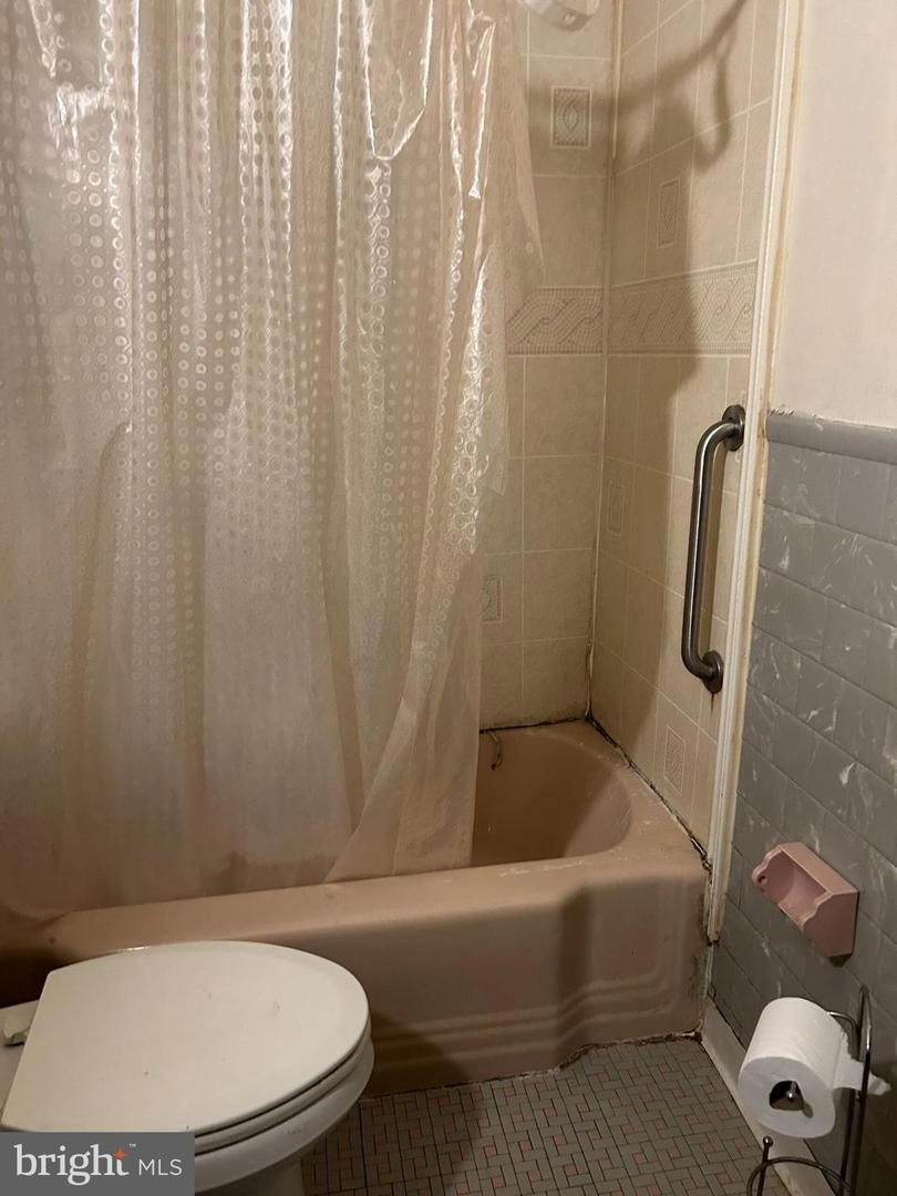 Bath - 4808 Aberdeen Ave, Baltimore, MD 21206 photo 1 of 3