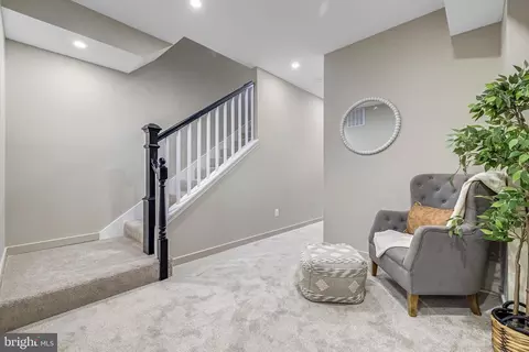 Entry Way - 709 E 21st St, Baltimore, MD 21218 photo 7 of 12