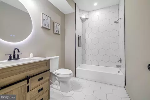 Bath - 709 E 21st St, Baltimore, MD 21218 photo 2 of 6