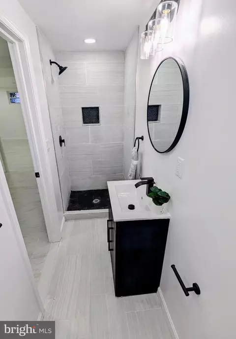 Bath - 809 Wedgewood Rd, Baltimore, MD 21229 photo 3 of 5