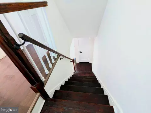 Entry Way - 809 Wedgewood Rd, Baltimore, MD 21229 photo 6 of 6