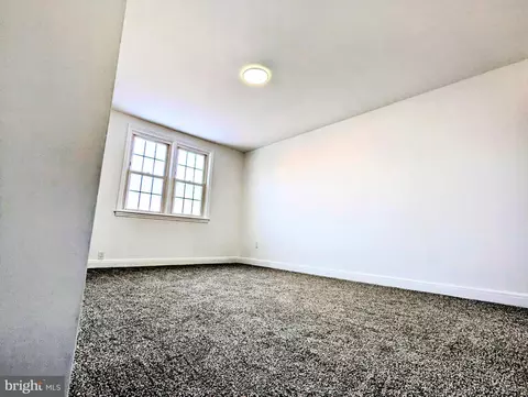 Living - 809 Wedgewood Rd, Baltimore, MD 21229 photo 1 of 3
