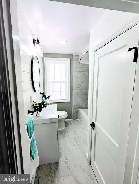 Bath - 809 Wedgewood Rd, Baltimore, MD 21229 photo 1 of 5