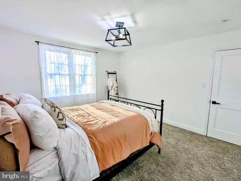 Bedroom - 809 Wedgewood Rd, Baltimore, MD 21229 photo 3 of 4