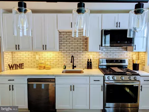 Kitchen - 809 Wedgewood Rd, Baltimore, MD 21229 photo 5 of 5