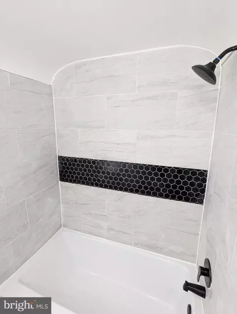 Bath - 809 Wedgewood Rd, Baltimore, MD 21229 photo 2 of 5