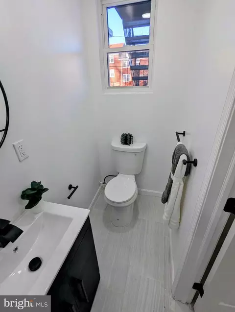 Bath - 809 Wedgewood Rd, Baltimore, MD 21229 photo 4 of 5