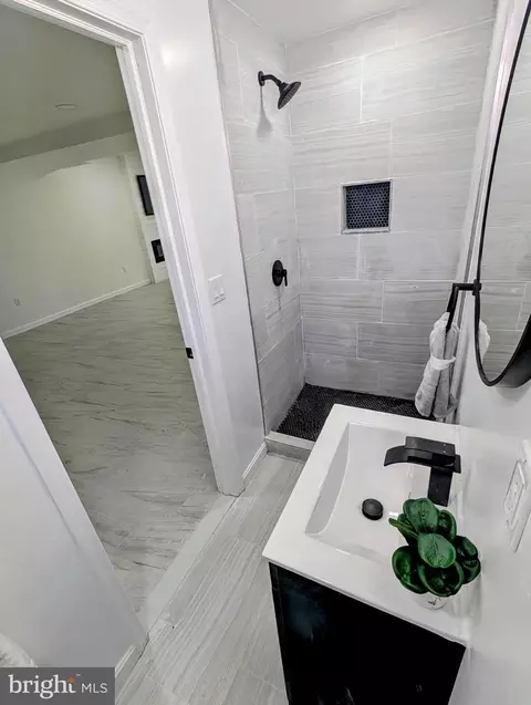 Bath - 809 Wedgewood Rd, Baltimore, MD 21229 photo 5 of 5