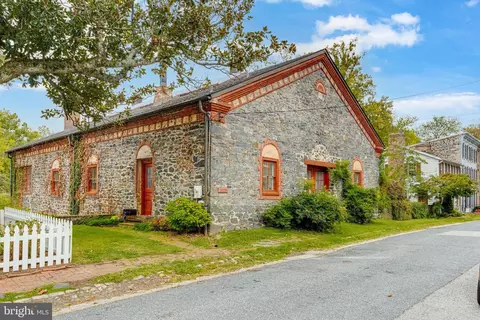 2423 Pickwick Rd, Baltimore, MD 21207