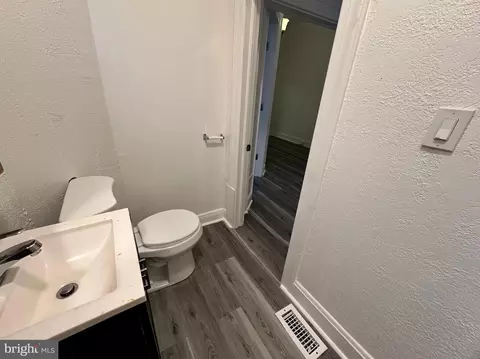 Bath - 3327 Spaulding Ave, Baltimore, MD 21215 photo 2 of 6