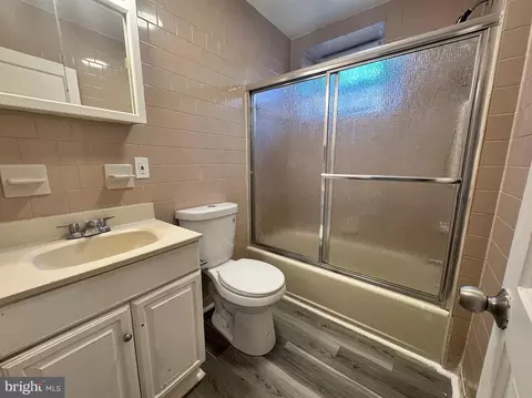 Bath - 3327 Spaulding Ave, Baltimore, MD 21215 photo 5 of 6