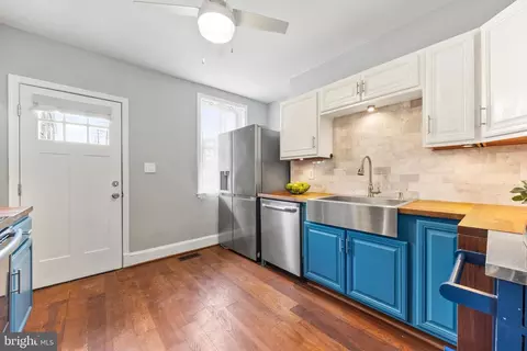 Entry Way - 1505 Union Ave, Baltimore, MD 21211 photo 2 of 5