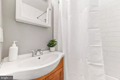 Bath - 1505 Union Ave, Baltimore, MD 21211 photo 1 of 3
