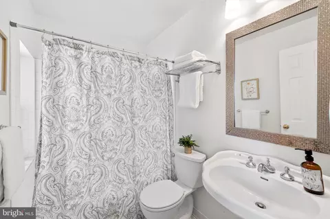 Bath - 1308 William St, Baltimore, MD 21230 photo 5 of 5