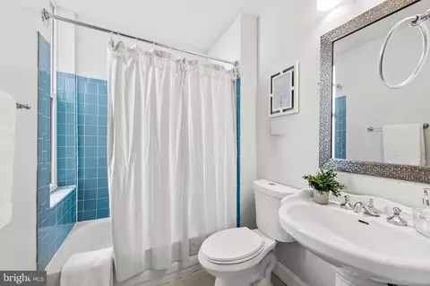 Bath - 1308 William St, Baltimore, MD 21230 photo 4 of 5