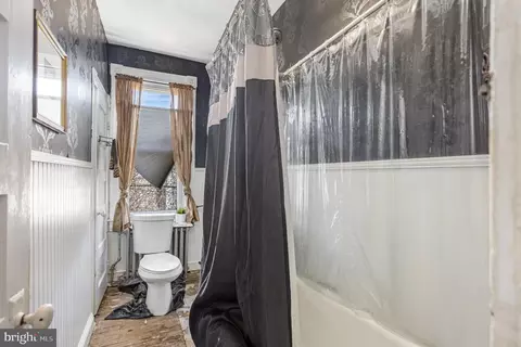 Bath - 3002 Overland Ave, Baltimore, MD 21214 photo 1 of 1