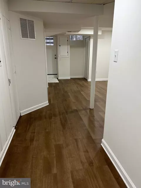 Entry Way - 603 Braeside Rd, Baltimore, MD 21229 photo 8 of 9