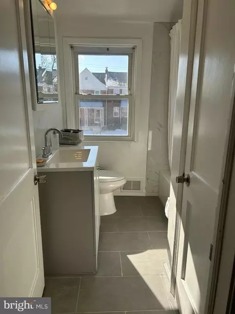 Bath - 603 Braeside Rd, Baltimore, MD 21229 photo 1 of 2