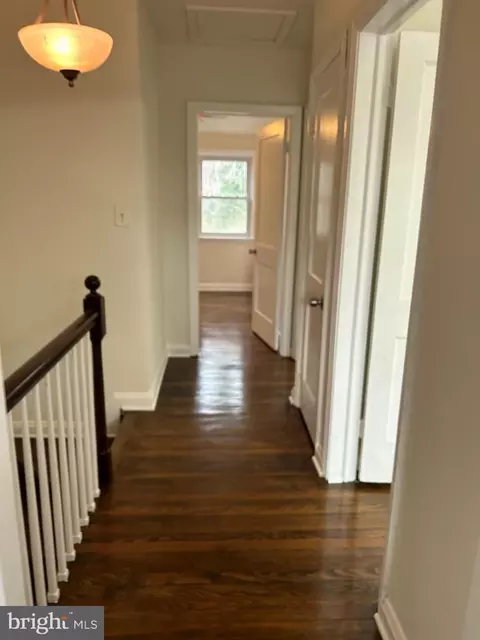 Entry Way - 603 Braeside Rd, Baltimore, MD 21229 photo 7 of 9