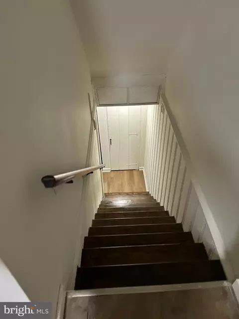 Entry Way - 603 Braeside Rd, Baltimore, MD 21229 photo 3 of 9