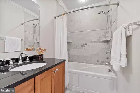 Bath - 3417 Dillon St, Baltimore, MD 21224 photo 4 of 7