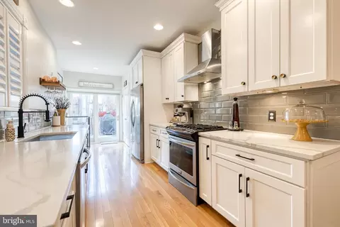 Kitchen - 2927 Dillon St, Baltimore, MD 21224 photo 2 of 4