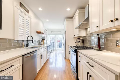 Kitchen - 2927 Dillon St, Baltimore, MD 21224 photo 1 of 4