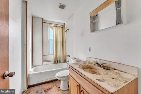 Bath - 1819 E Federal St, Baltimore, MD 21213 photo 1 of 1