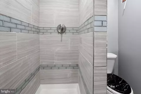 Bath - 4032 Balfern Ave, Baltimore, MD 21213 photo 1 of 2