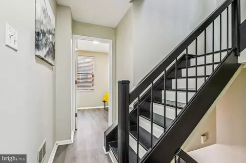 Entry Way - 512 Warner St, Baltimore, MD 21230 photo 4 of 5