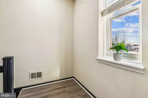Entry Way - 512 Warner St, Baltimore, MD 21230 photo 5 of 5
