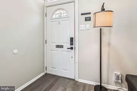 Entry Way - 512 Warner St, Baltimore, MD 21230 photo 1 of 5