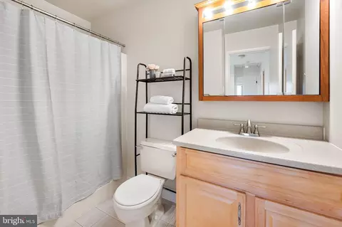 Bath - 4320 Roland Spring Dr, Baltimore, MD 21210 photo 2 of 2