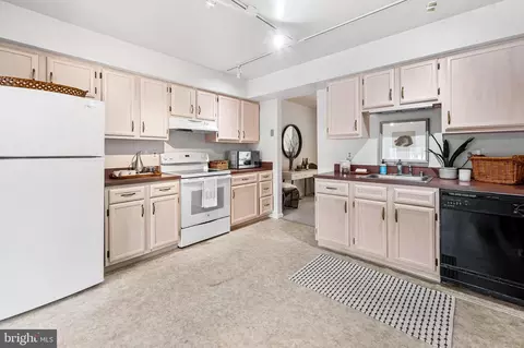 Kitchen - 4320 Roland Spring Dr, Baltimore, MD 21210 photo 2 of 3